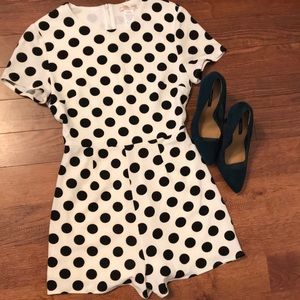 Polka dot romper💕
